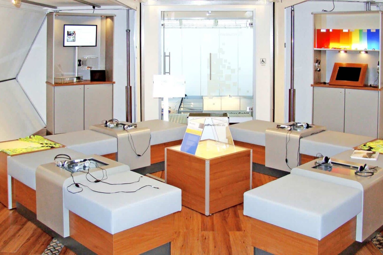 big_space_infotruck_showroom