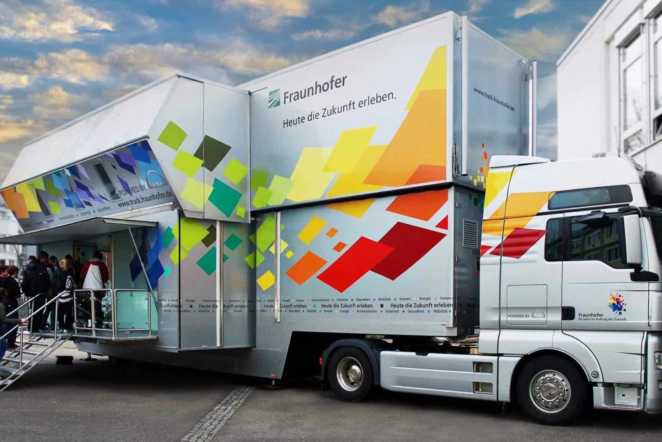 infomobil_showtruck_recruiting_service